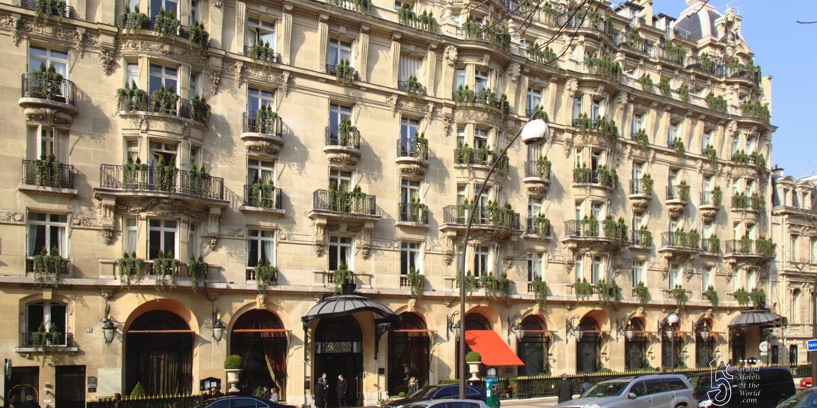 Hotel Plaza Athenée by Dorchester Collection